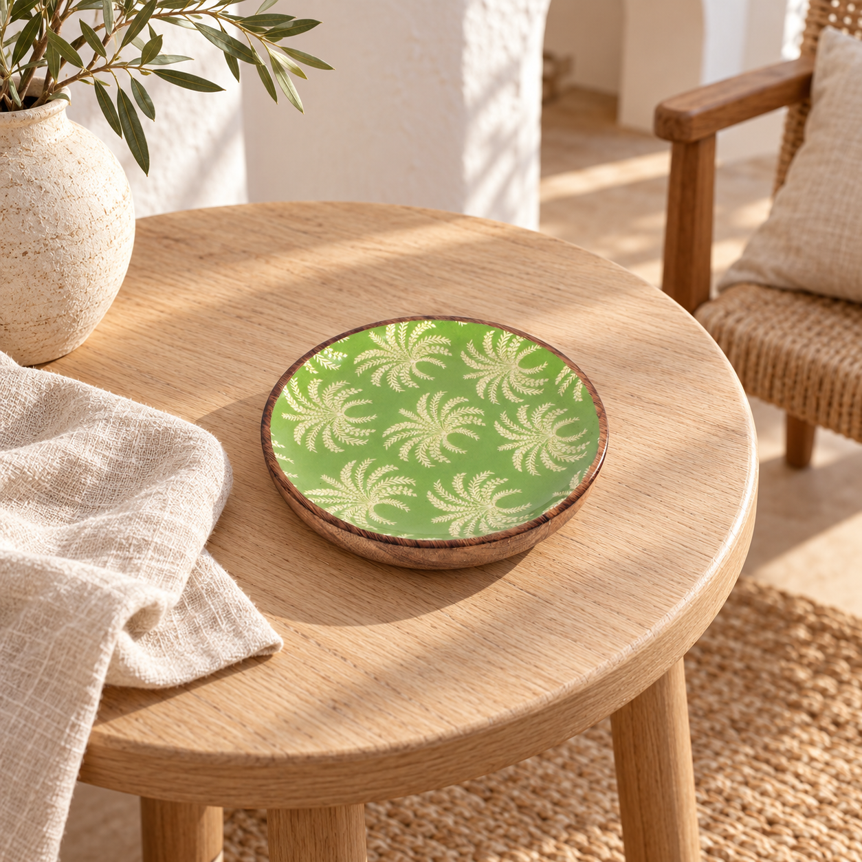 Bord met palmmotief 16 × 16 × 2,50 cm, référence 39005, dans un intérieur d’inspiration méditerranéenne